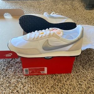 Womens Nike Waffle Trainer 2. Size 9.5